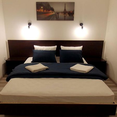 Apartment At Teodora Sqr Lwów Zewnętrze zdjęcie