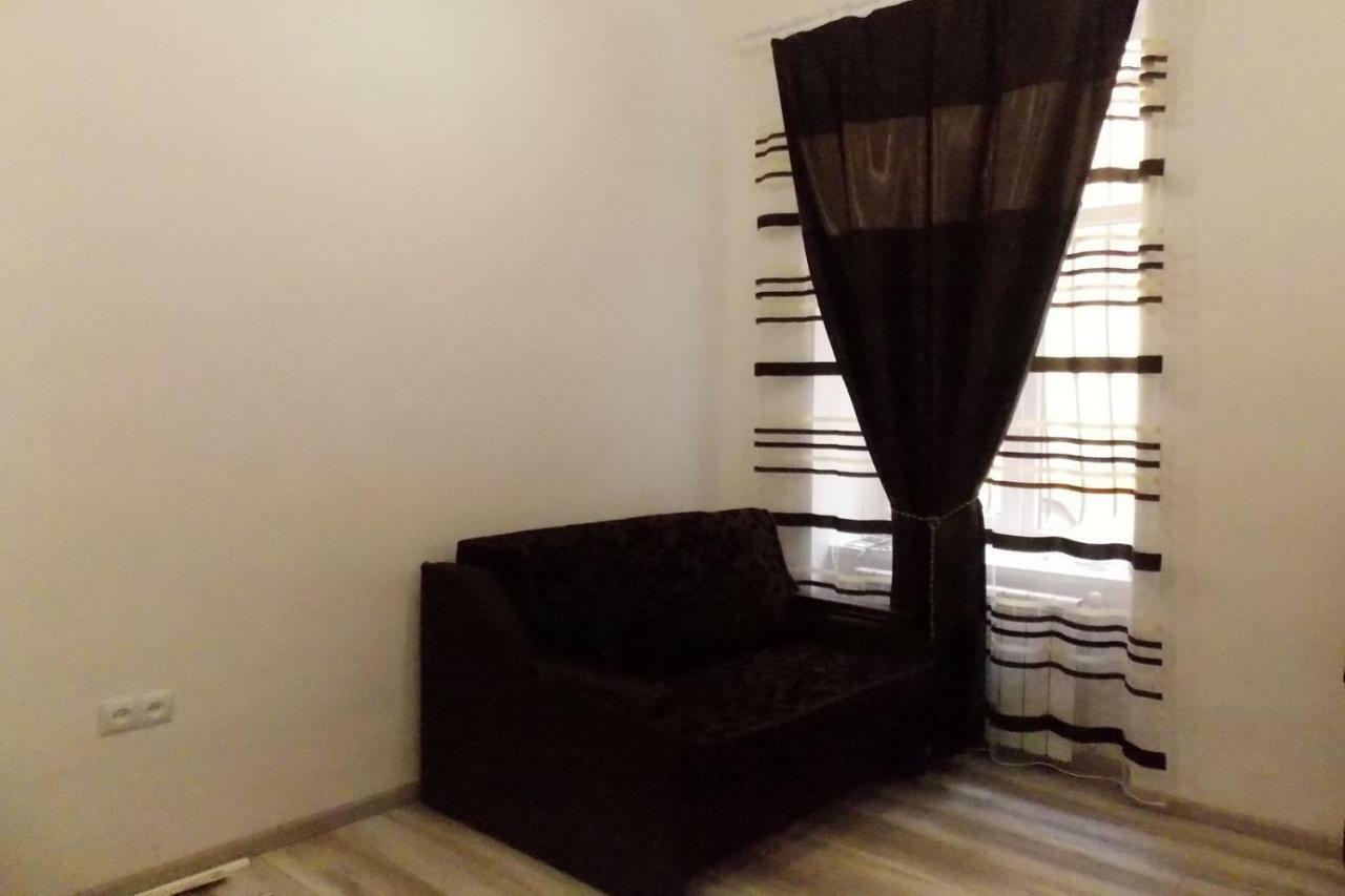 Apartment At Teodora Sqr Lwów Zewnętrze zdjęcie