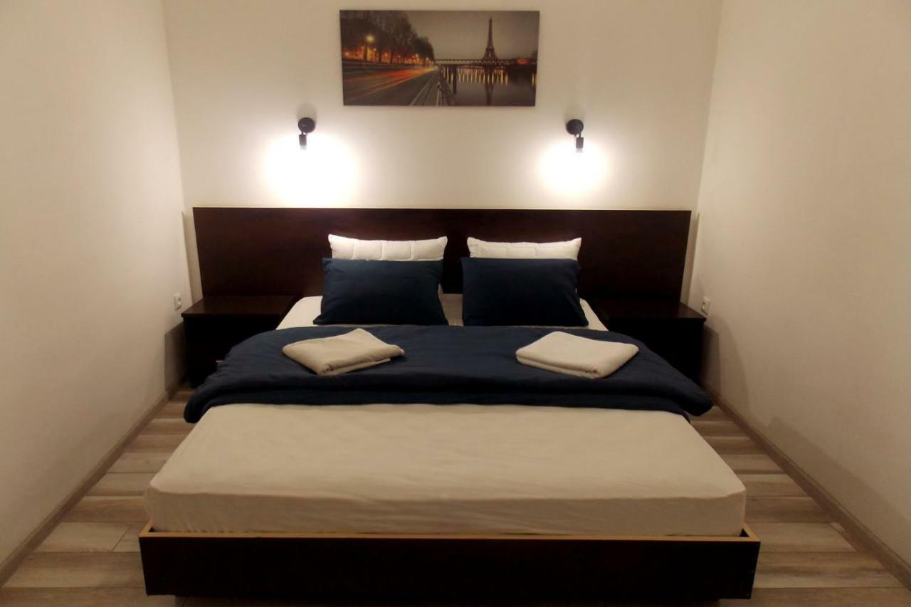 Apartment At Teodora Sqr Lwów Zewnętrze zdjęcie